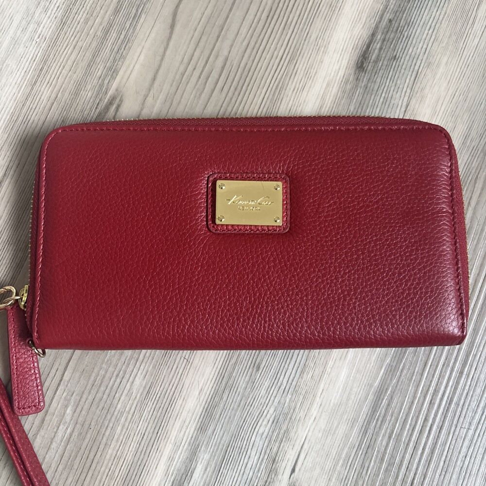 New Kenneth Cole Women's Leather  Red Leather Wallet Removable Wristlet